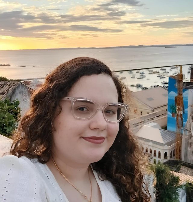 Ingrid ao ar livre, perto do mar