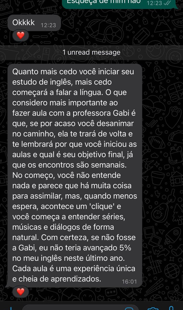 Mensagem longa da Paola contando que o mais importante nas aulas com a Gabi é ser trazida de volta quando desanima, e que em algum momento acontece um clique e ela passa a entender séries, músicas e diálogos de forma natural.